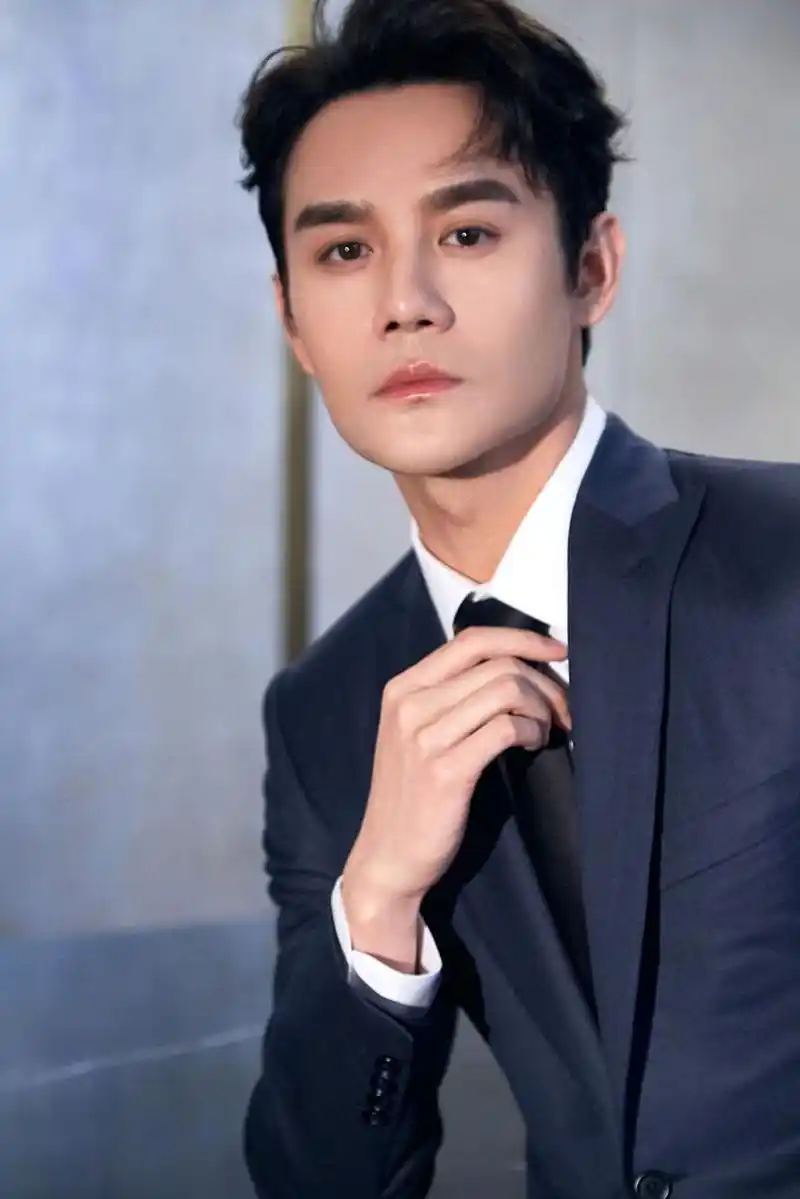 穿西装最有魅力的男明星,你pick哪一个?