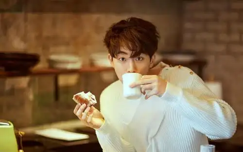 南柱赫:这种时尚运动型的男生我可以一天都不眨眼!