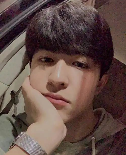 明明是奶狗 都给我进来看帅哥自拍!(尹浩宇)