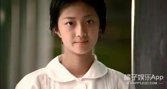 笑得很甜美~小时候和现在的样子并没有太大变化.桂纶镁1983年出生