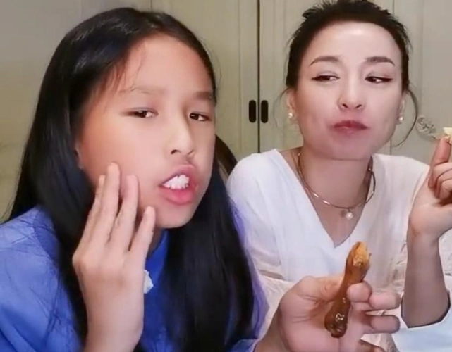 的主角,颜值更不必多说,但他们的女儿林家菱却似乎绕过了父母的高颜值