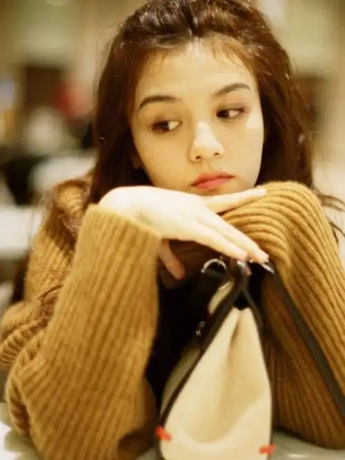 演员春夏是怎么火的这些其实也能令人注意到她的,而之后,春夏被响巢