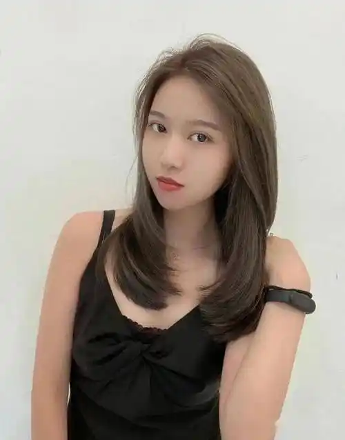 入秋流行"梨花烫"