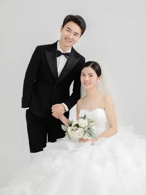 郑州婚纱照客片干净简约真实