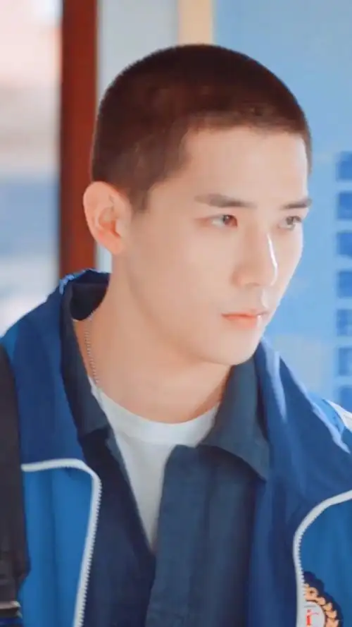 寸头王安宇真的长在我的审美点上也太精致了