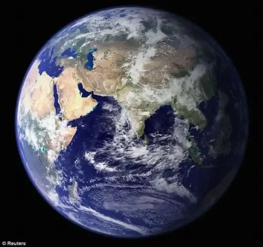 在1月份发射的地球同步轨道气象卫星elektro-l日前发回了地球远景照片