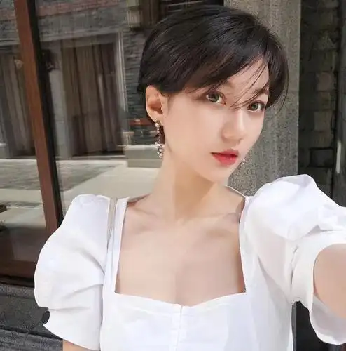 40-50岁女人,最好别乱剪头发!今年流行的洋气短发,减龄气质