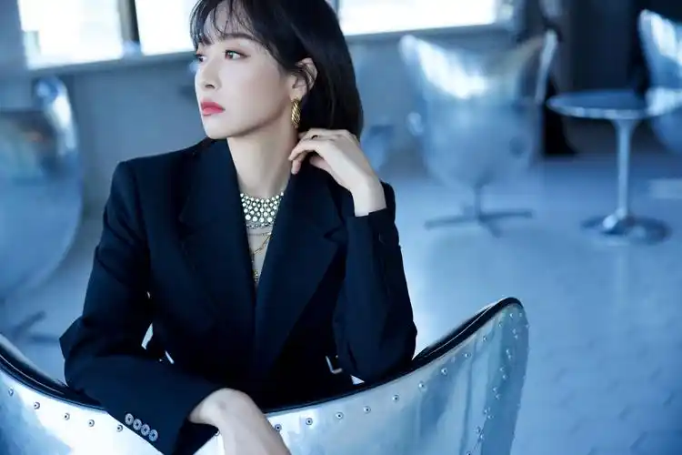 宋茜10天4套黑色西装造型,酷帅凌厉兼具女人味的风格很飒