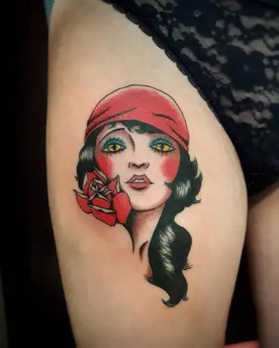 大腿oldschool美女玫瑰纹身图案