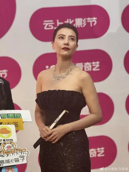 高圆圆黑色礼服,高贵女王94