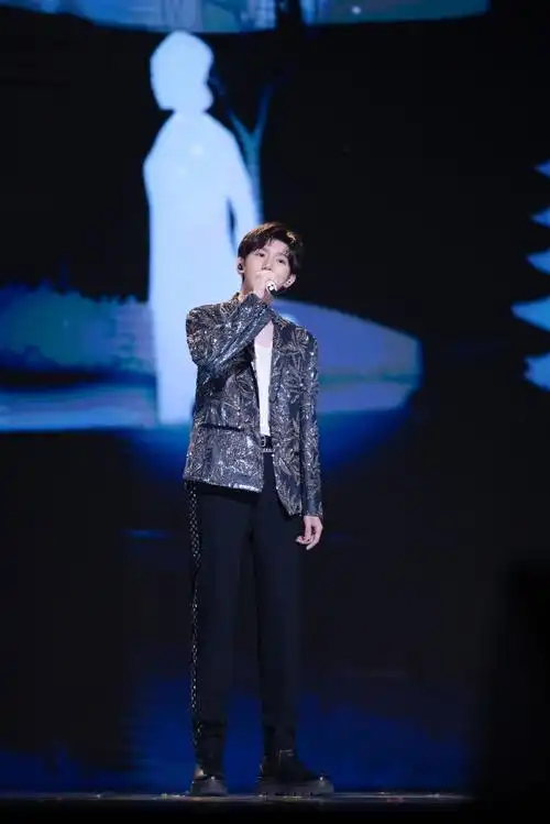 王源超话赶路不停的你,奔赴南北的你,有没有一个时刻曾被治愈?