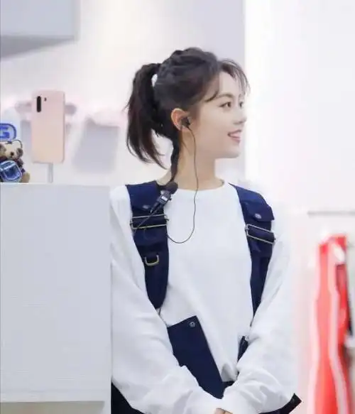 获中戏第一的赵今麦当她扎起马尾辫穿上校服后这是班花吧