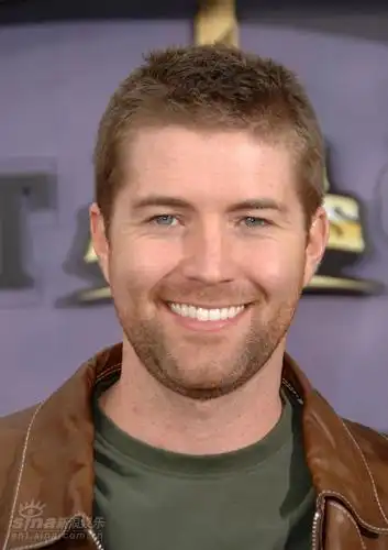图文joshturner短发清爽亮相留胡须显性感