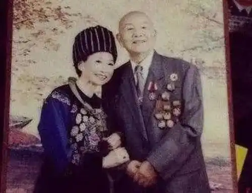 韩雪微博晒爷爷奶奶照片,信息量太大,网友:娱乐圈就服她!