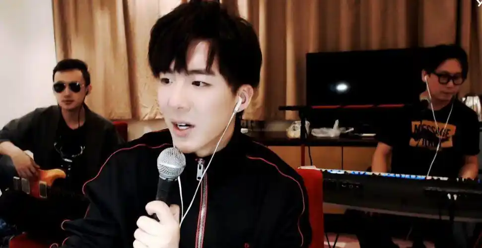 摩登兄弟由刘宇宁,大飞,阿卓组成,自摩登兄弟爆红以来,线下活动越来越