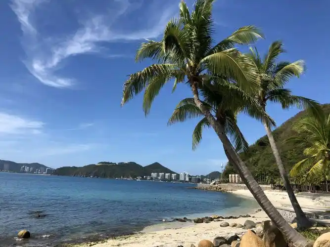 阳光,沙滩,海浪 ——美丽的三亚之行一