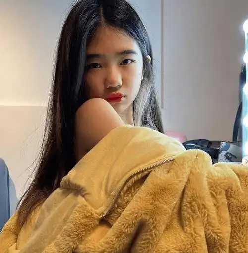 小沈阳晒女儿15岁近照##明星女儿近照大赏##小沈阳女儿像孔孝真