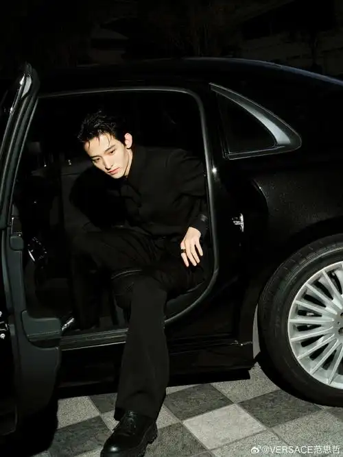 澳门范思哲酒店##versace24春夏系列