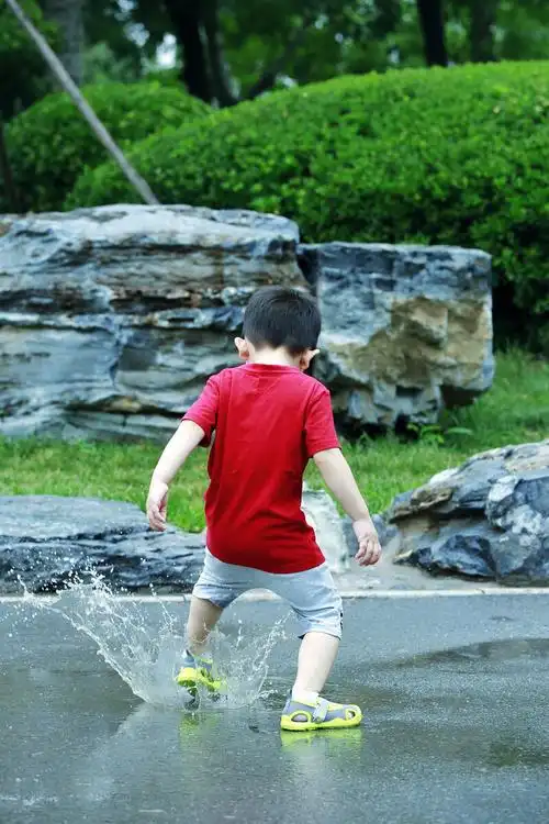 童趣《踩水乐》 - briansheng - 图虫