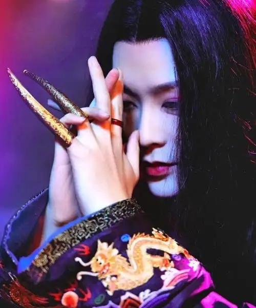 我的僵尸王爷持续热更这样的男神僵尸林正英都舍不得抓吧