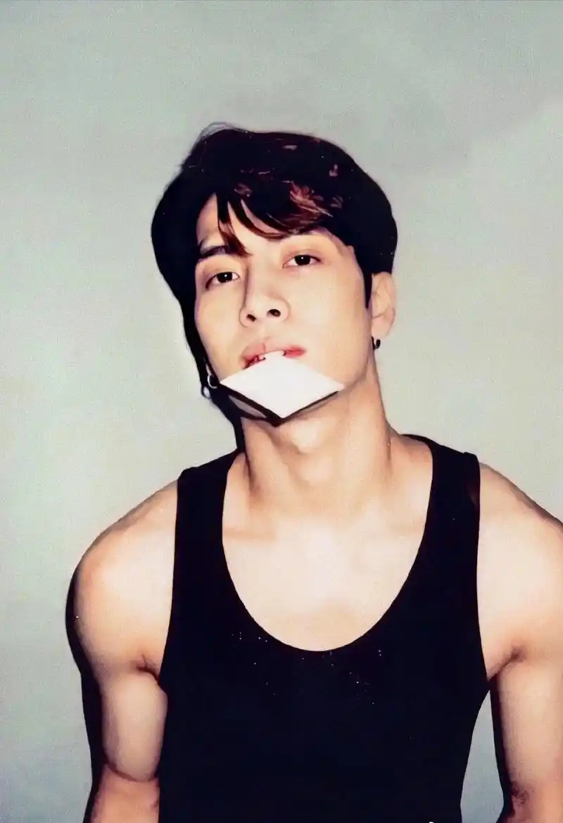 王嘉尔 #烟嗓 #腹肌 #王嘉尔王嘉尔王嘉尔  一个酷bo - 抖音