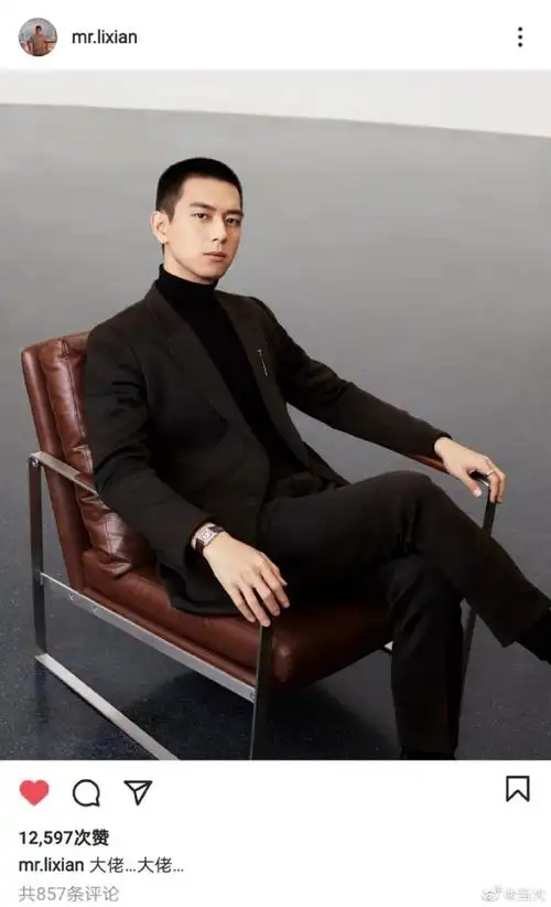 李现#李现ins更新两张照片,帅气坐姿,双目凝视,真·大佬风范!