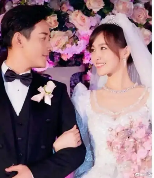 正如唐嫣,嫣然一笑,永远如沐春风,看来罗晋平时一定很照顾她,很爱她!