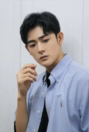 李欣泽蓝色衬衫帅气写真图片28