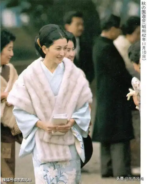 美智子被称为"日本平民皇后第一人",典型的和服美人,柔美温婉