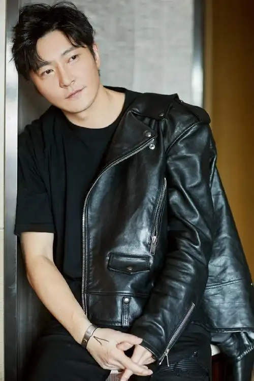 郭京飞夹克风沉稳帅气写真39