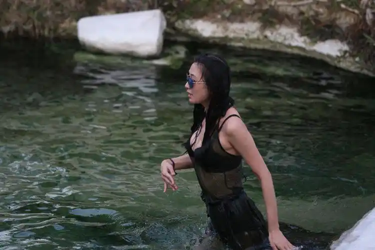 林志玲土耳其游泳 上演湿身诱惑