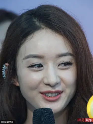 赵丽颖眼角有皱纹显憔悴