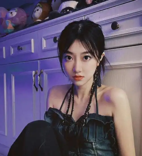 冯薪朵回应恋爱事件远离没担当男做好垃圾分类及时处理