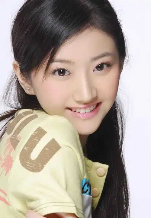 原创景甜生命中的2个男人一个对她好到离奇一个残忍将她分手