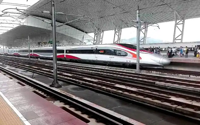 港铁动感号crh380a试运行进虎门站2站台