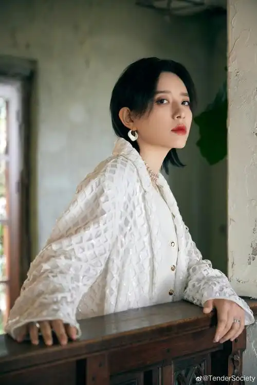 in tender society醉舟系列白舟耳圈@李斯丹妮-个人同款博#李斯丹妮