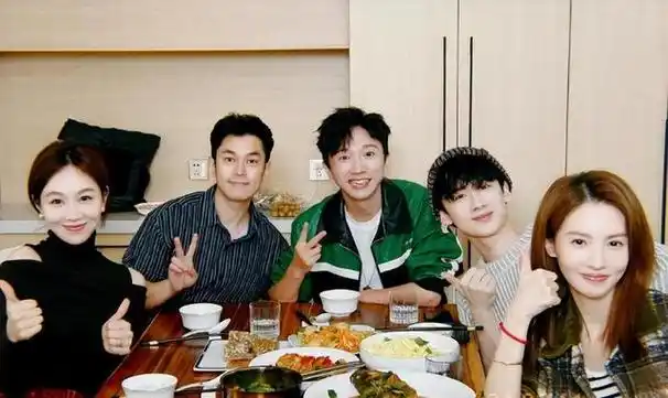 参与了一个综艺节目.汪苏泷亲自确认了姜妍为"女友的理想伴侣".