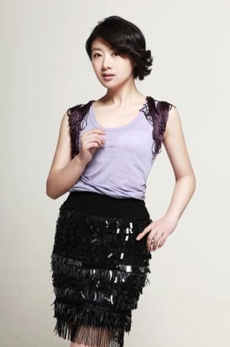 她与大8岁的老师离婚,带女儿嫁给小6岁的现夫,如今生活幸福|李佳璘