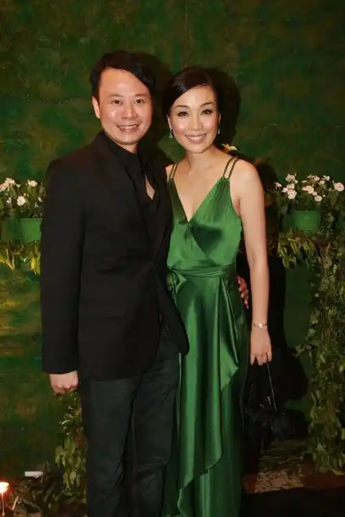 51岁穿黑丝斩下视后,她这一脱,tvb有救了_江美仪_广告_吴君如