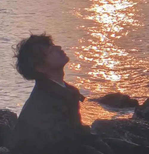 简单干净的男生头像