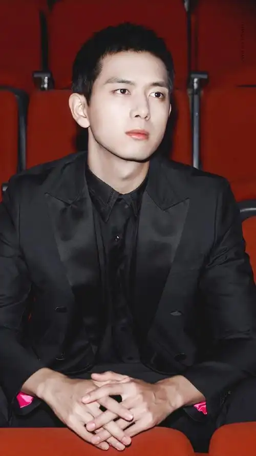 李现央视春晚# lx#李现奔跑的青春# 2021. 来自松鼠佩奇dd - 微博