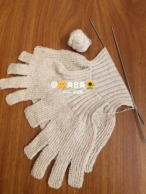 有个米色小球正好够一副手套那就织吧
