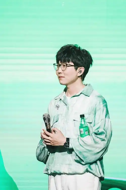 他今天怎么这么可爱啊@毛不易#毛不易