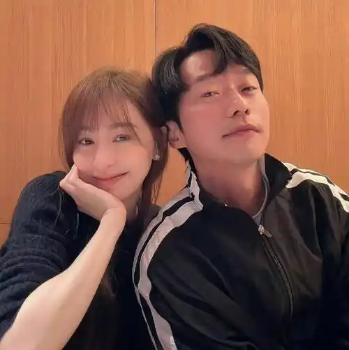 王心凌和张栋梁的五一聚餐合影来了!成晓诗和何群的同框了!