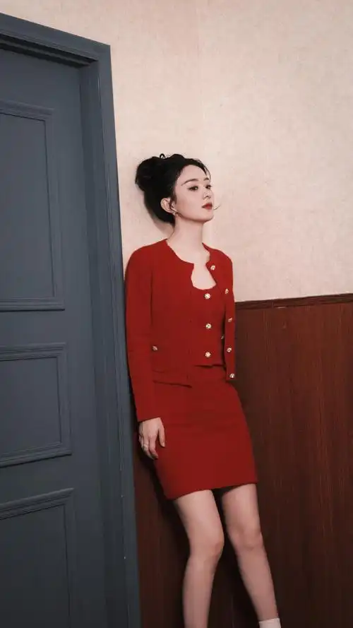 赵丽颖红裙蝴蝶结盘发造型