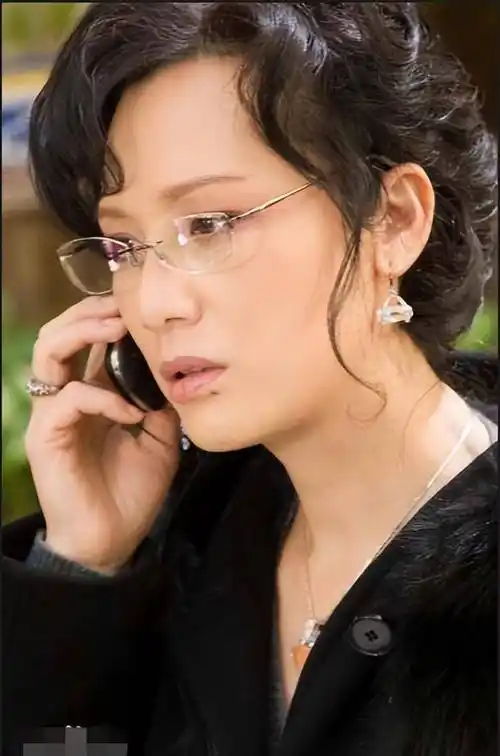 演员李建群:与男友同居27年未婚未育,63岁癌症离世_服装_角色_观众