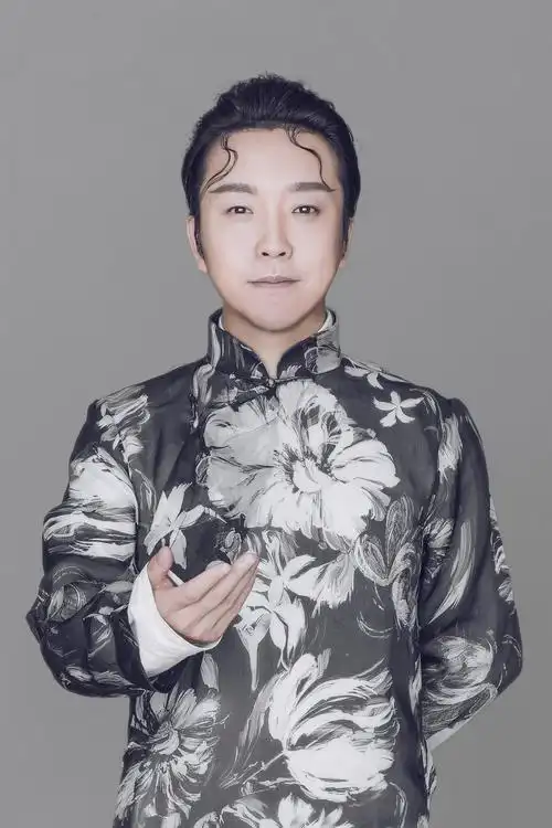 与范小宁分手后,李玉刚和歌手尚雯婕有了绯闻.