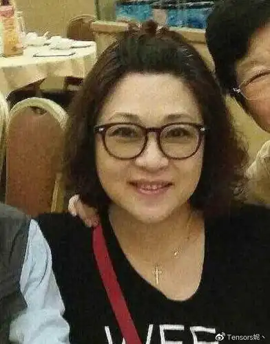 30年前,被李连杰抛弃的前妻黄秋燕,现状怎么样?