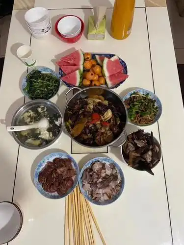 已经很久没见表妹了,约到家里小聚哈.