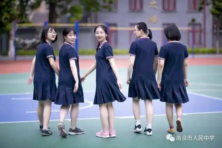 【七彩汇文】云想衣裳花想容 汇文润泽文化浓_校服